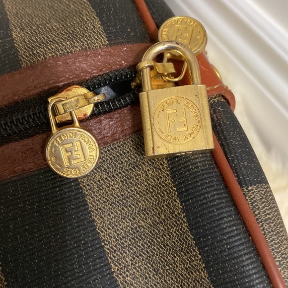 Fendi travel bag size 40 -great preloved condition -firm on price-firm - Picture 2 of 15